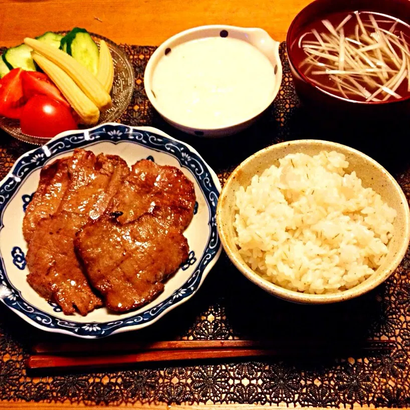 牛タン麦とろ定食|마도카さん