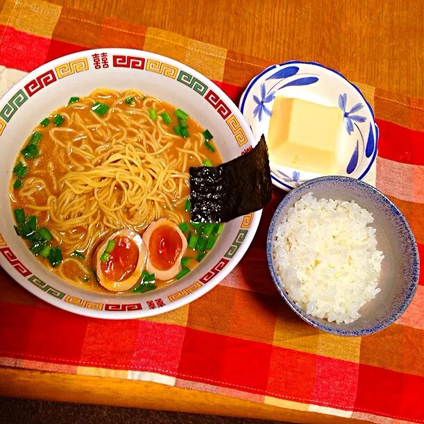 Snapdishの料理写真:豚骨醤油ラーメン、ご飯、卵豆腐|ピンコさん