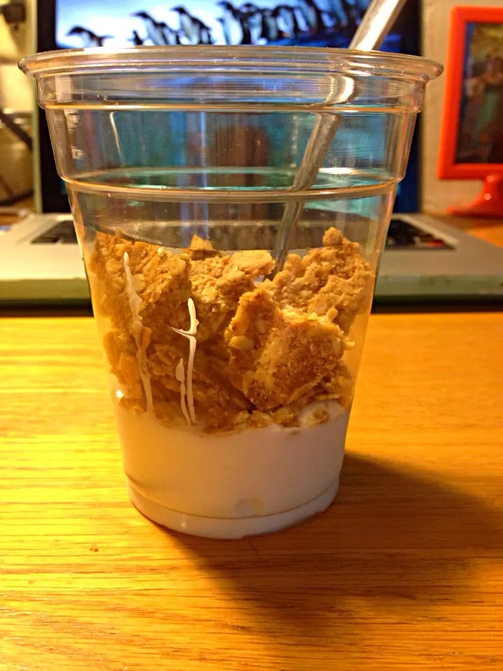 Yogurt and nature valley granola|joie chowさん