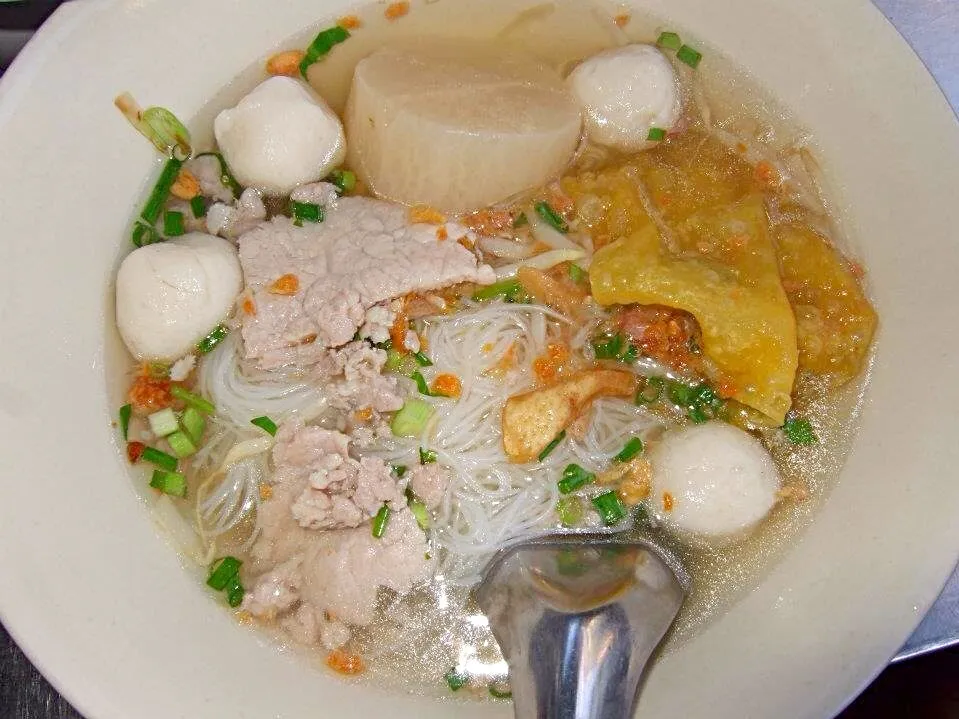 Snapdishの料理写真:Thai Fishball Bee Hoon Soup|Yvonne Limさん