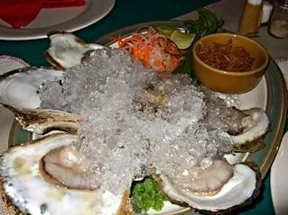 Pattaya, Thailand - Fresh Oysters with condiments|Yvonne Limさん