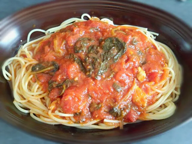 鶏肉とほうれん草のトマトソースのパスタ|ムツミさん