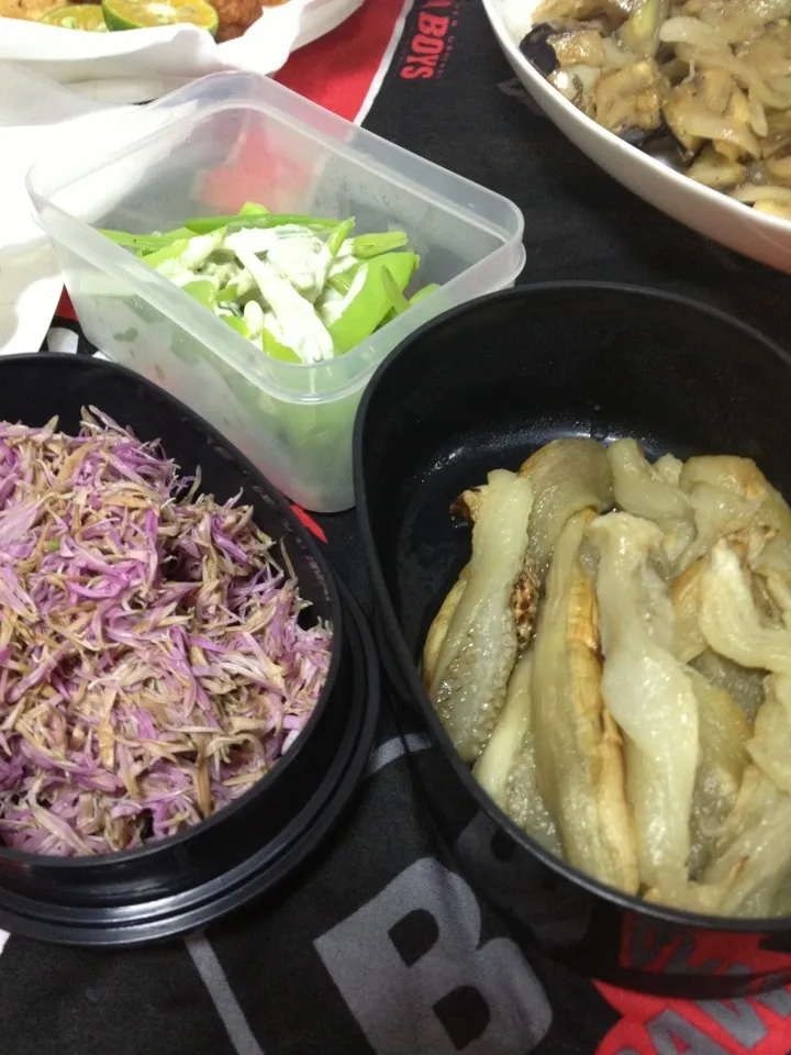 Snapdishの料理写真:焼きなす、食用菊の花、インゲンのワサビマヨ和え|ロッソさん