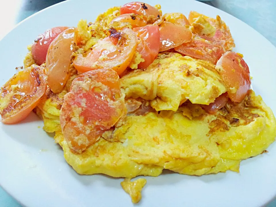 ไข่เจียวใส่มะเขือเทศ หอมไปทั่วบ้าน อร่อยล้ำสุดๆ เบเบแต่เลิฟจิงเมนูนี้  Omelette with tomatoes|ChomChuanChim (ชมชวนชิม)さん