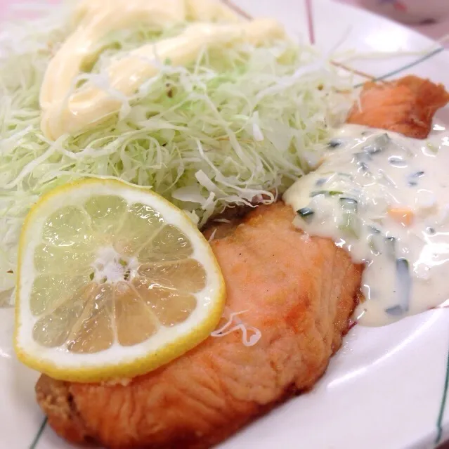 サーモンムニエル at 社員食堂|さるさん