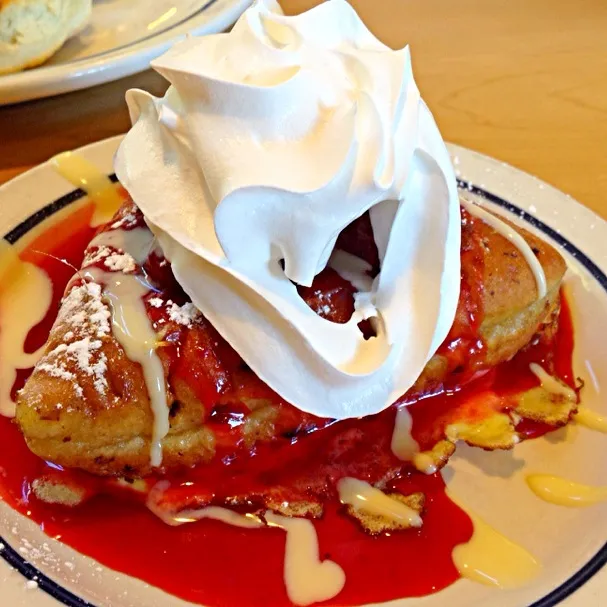 Snapdishの料理写真:iHop strawberry stuffed french toast|Cloudy Gさん