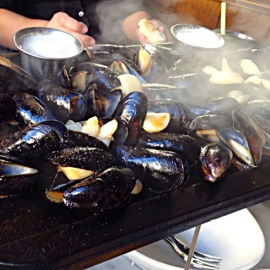 Snapdishの料理写真:mussels @ the stinking rose, san francisco, CA|Cloudy Gさん