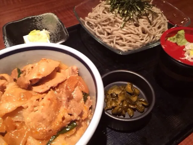 Snapdishの料理写真:【日替ランチ】ざるそば&スタミナミニ豚丼定食を頂きました。|momongatomoさん