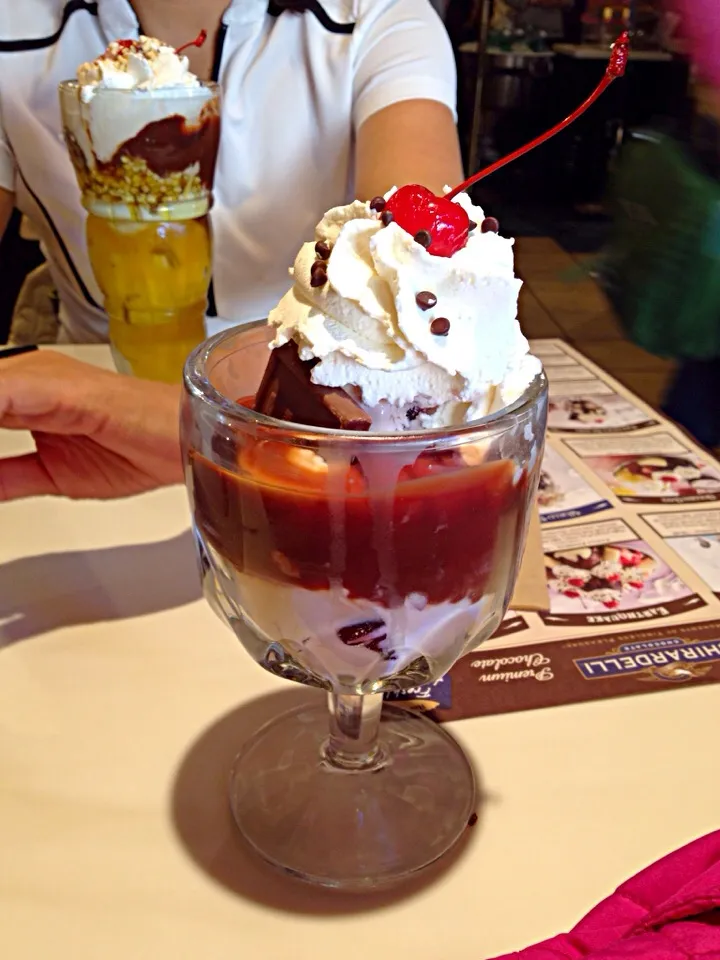 black cherry sundae @ ghiradelli, san francisco, CA|Cloudy Gさん