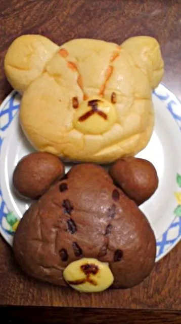 Snapdishの料理写真:くまのがっこうのジャッキーとデイビッドのパン|いちはしさん