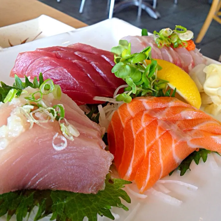 Snapdishの料理写真:assorted sashimi @ sushi house, alameda, CA|Cloudy Gさん