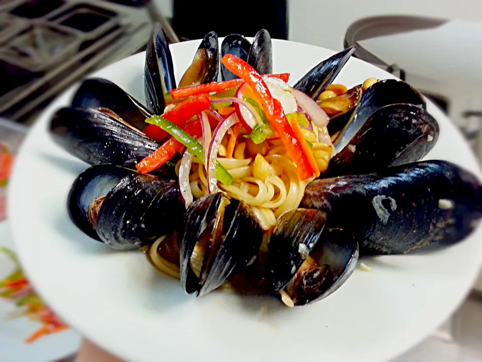 mussels with a coconut peanut broth pasta|jeffさん