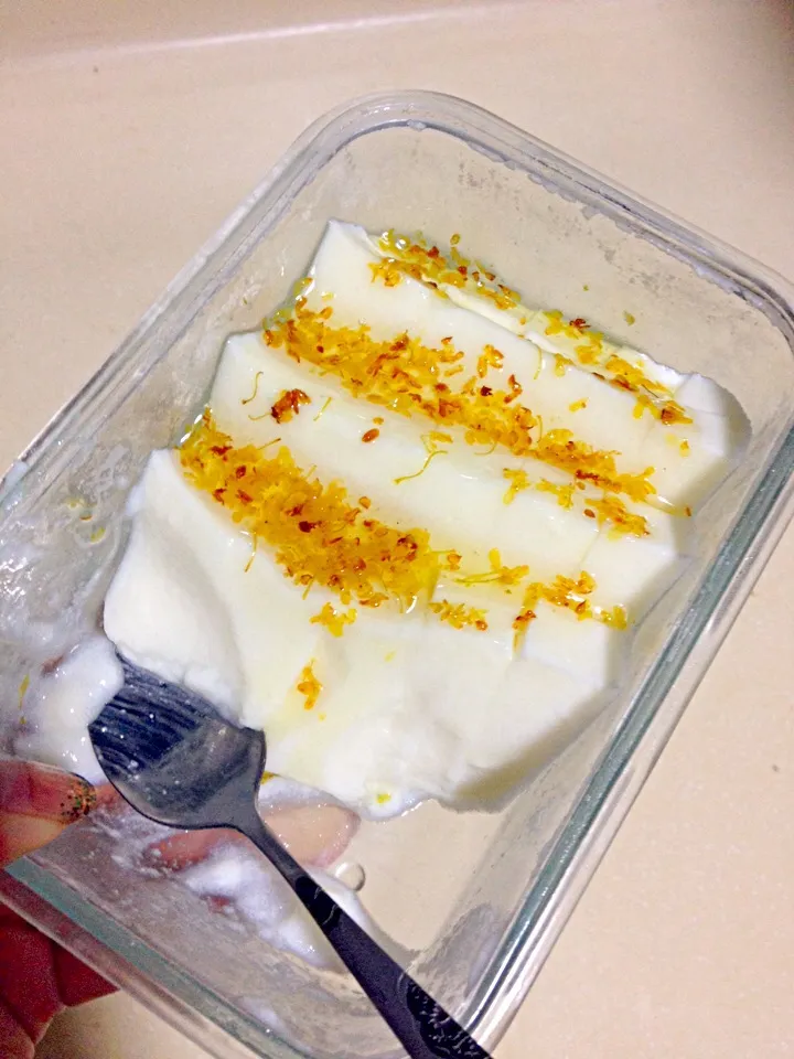 Snapdishの料理写真:Homemade sweet-scented osmanthus syrup with DIY almond pudding|Leah Ningさん