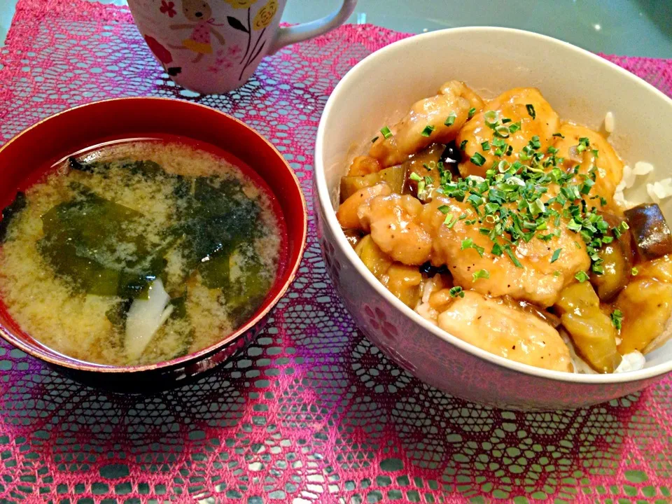 胸肉、ナスの甘辛味噌丼|りんこさん