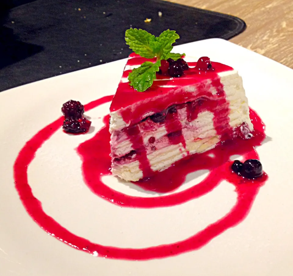 Berry crêpe cake|k panさん