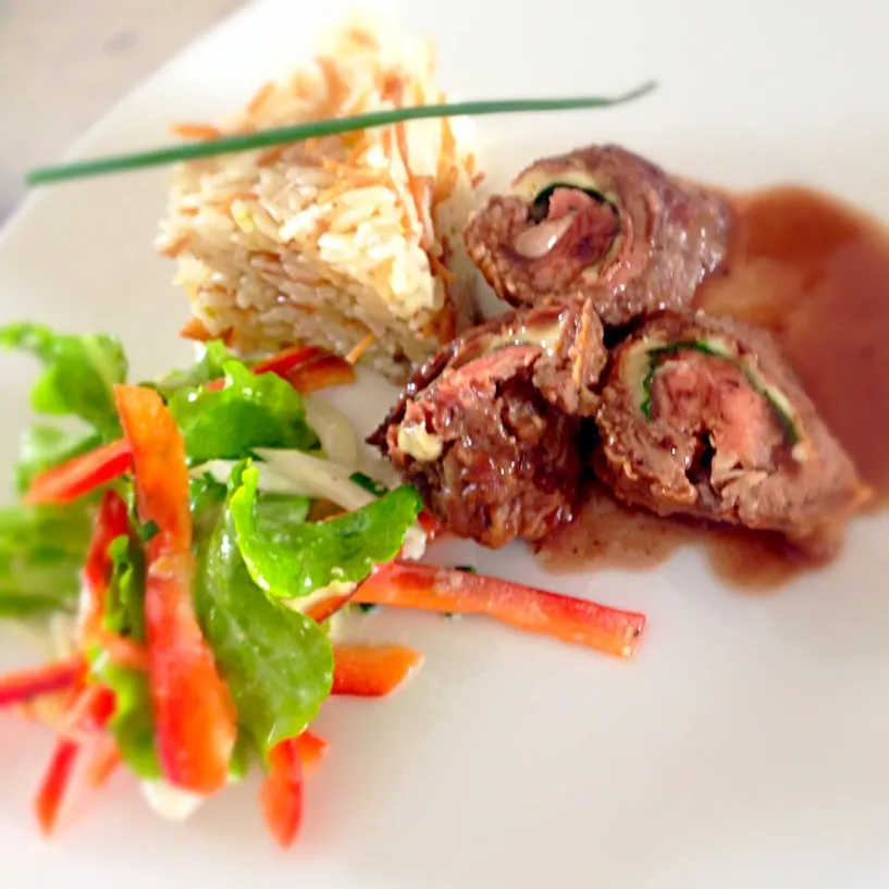 Saltimbocca suiza con arroz egipcio y ensalada fresca|Resto Bar Momentosさん