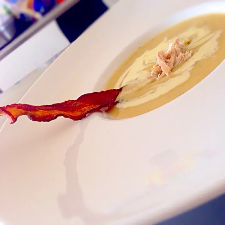 Crema de papa y vegetales con pollo y tocino|Resto Bar Momentosさん