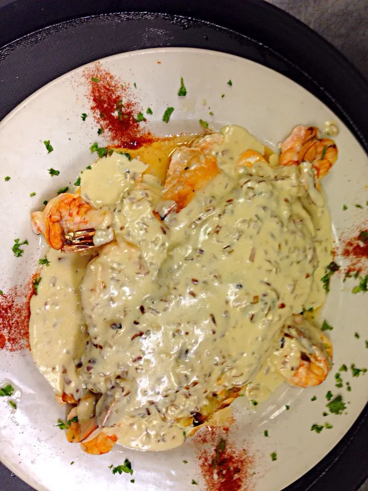 Stuffed salmon with shallot cream sauce and shrimp|candace johndonさん