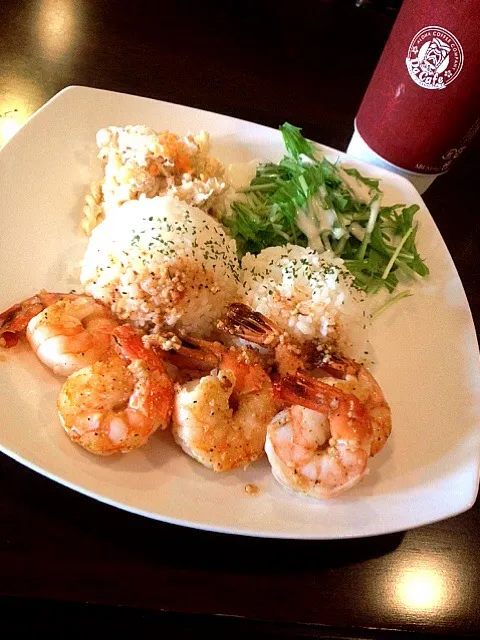 Garlic shrimp for Lunch. ❤️|Mio Abeさん