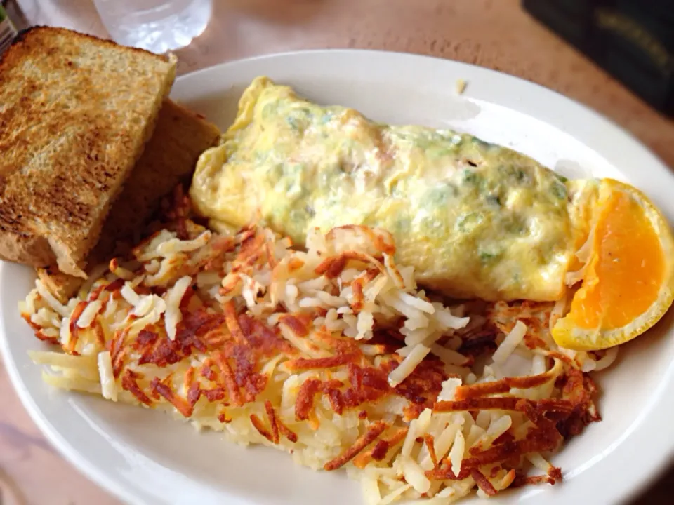 Snapdishの料理写真:shrimp omelette, hash & sour dough toast|Cloudy Gさん