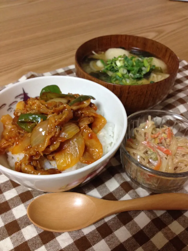 豚コマ肉でポークケチャップ丼|ともちんさん