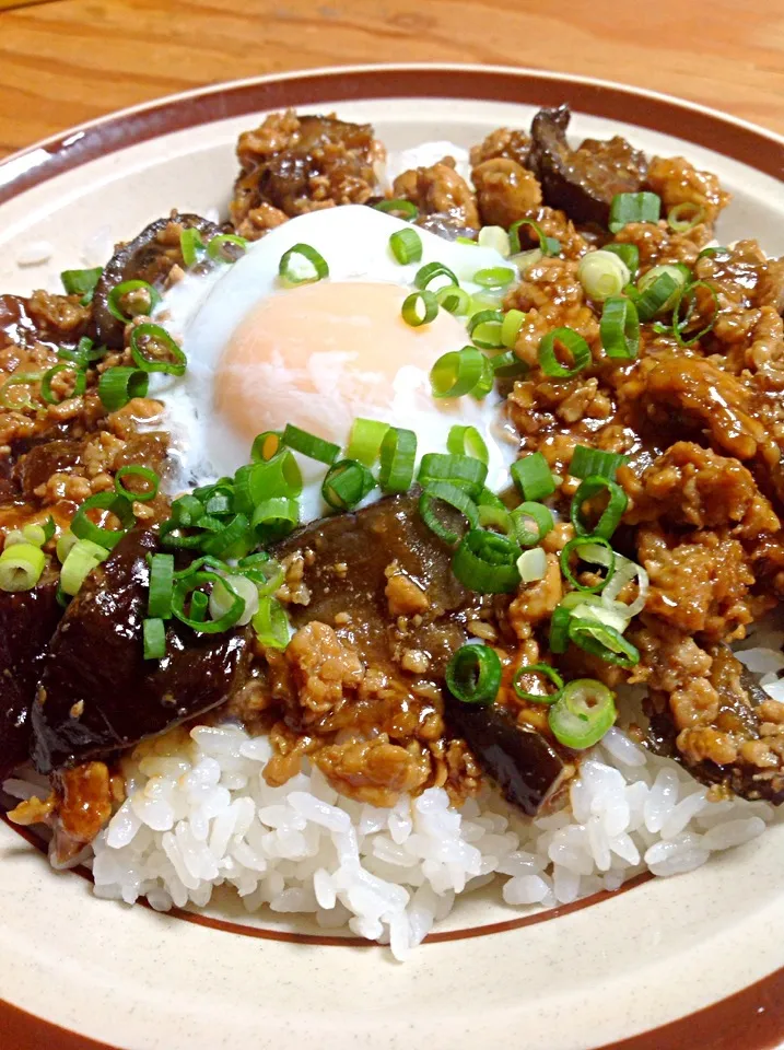 ナスとひき肉丼温玉乗せ|智さん