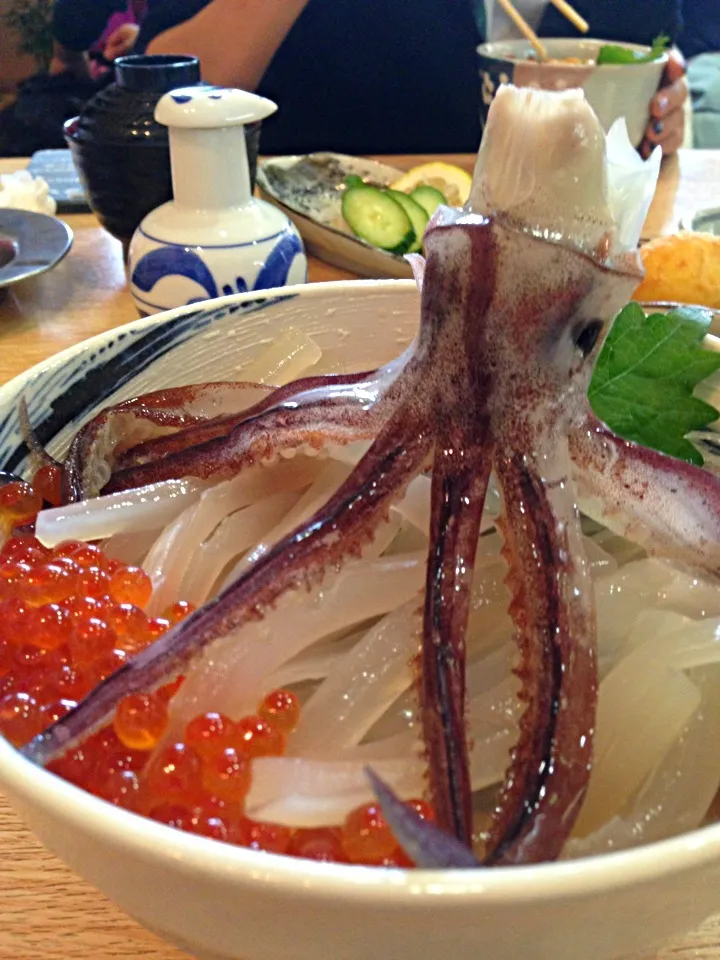 Snapdishの料理写真:踊りイカの海鮮丼|かおりさん