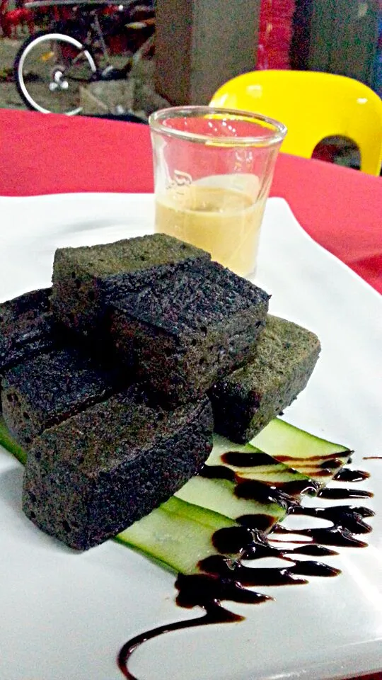 Organic charcoal tofu with salted egg dip sauce|Velma Annさん