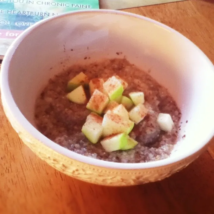 Apples & cinnamon oatmeal|Sai linさん