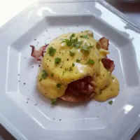 Snapdishの料理写真:Eggs Benny|Sartacoさん