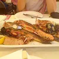 Snapdishの料理写真:Grigliata mista di pesce|il pesce innamorataさん