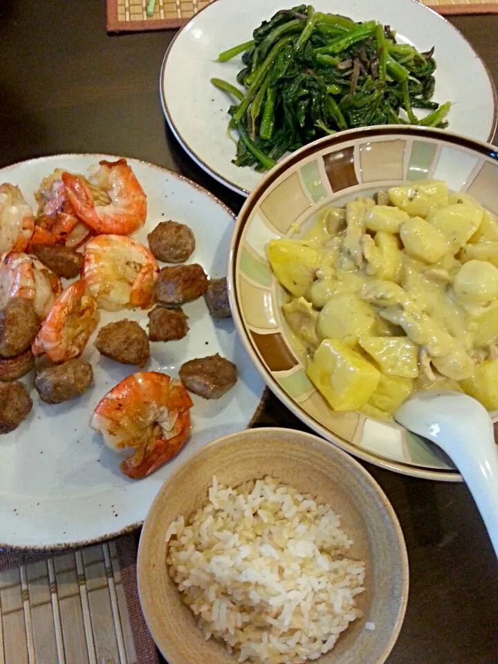 chicken curry, jumbo shrimp, beef balls, gai lan veggies|ash tamさん