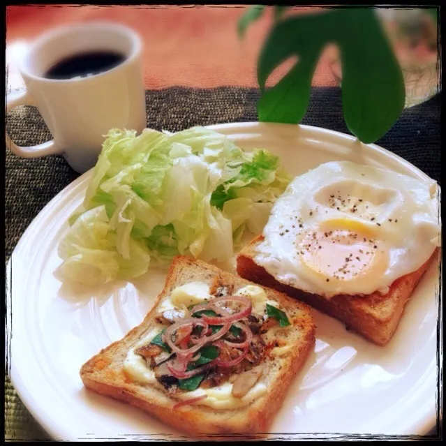 残り物乗せトーストーʕ-̼͡-ʔ朝日の中で…ʕ-̼͡-ʔあら、たまごにはクレーター🍳ʕ-̼͡-ʔ月面にたとえるとこれは七海の海…見てのとおりやっつけで御座います。ちょっと。アホ言ってる時間は無いのよʕ-̼͡-ʔハブアグッドな三連休をʕ-̼͡-ʔ…そんで自分にエークセレントな出会いが訪れたのだʕ-̼͡-ʔ✨|七海さん