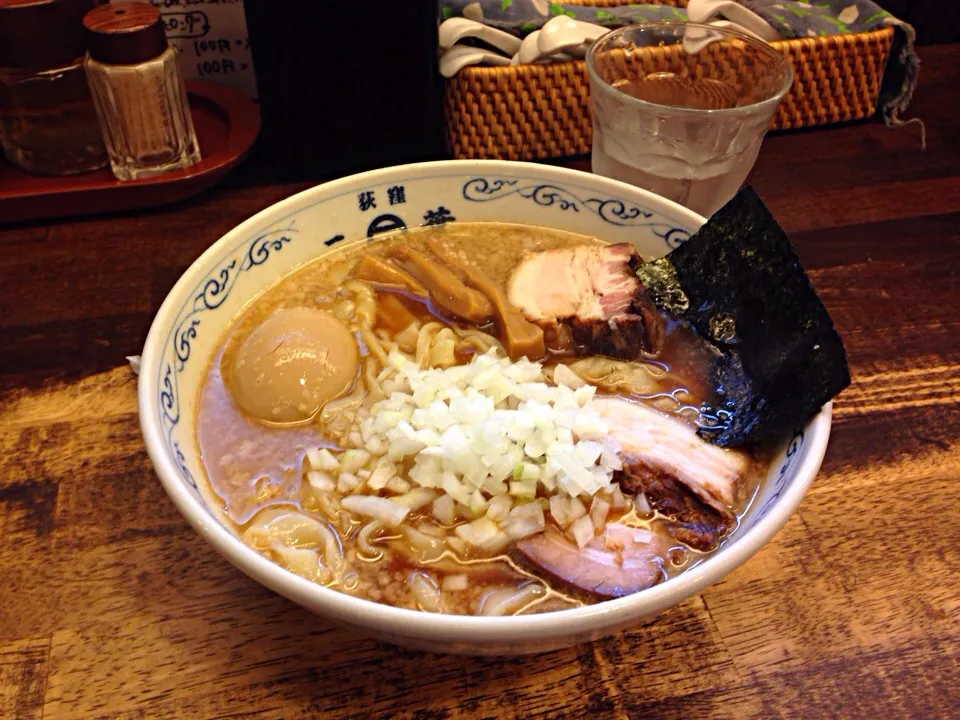 本日の昼ごはん、背脂煮干しラーメン煮玉子厚切りチャーシュー入り|Taketoshi Satoさん