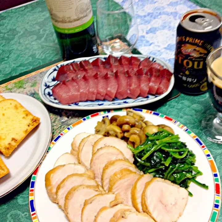 Snapdishの料理写真:🐔チャーシュー・🐟鰤の刺身でスタウトからスタート🍺親父ギャグじないよ😜😁|ちーねーさん