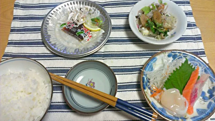 Snapdishの料理写真:河豚の刺し身&ゴボウと野菜の和え物|まぐろさん