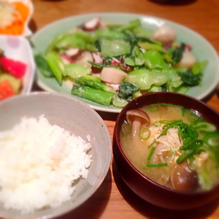 Snapdishの料理写真:今日の夕飯♡秋鮭のつみれ汁、魚介と青梗菜のクリーム煮|yoshikoさん