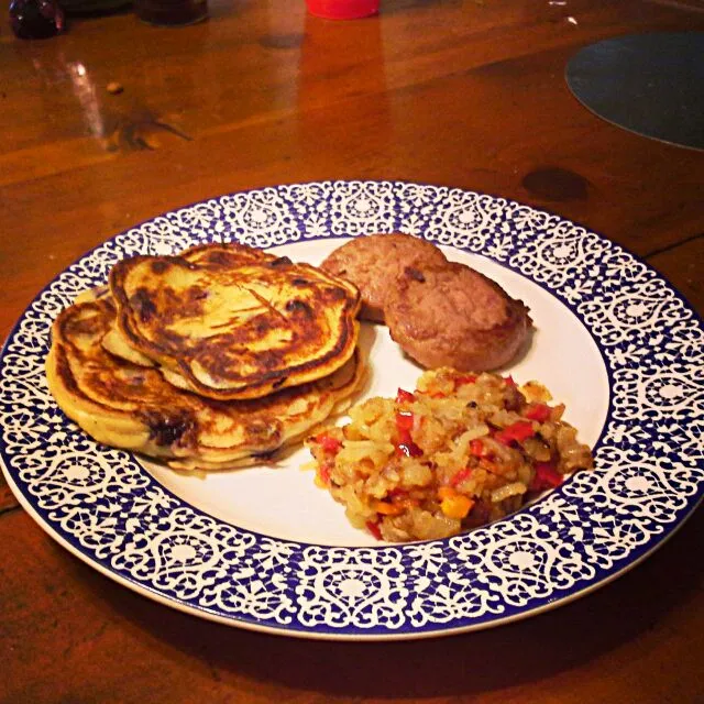 Snapdishの料理写真:Blueberry greek yogurt pancakes, southwest hashbrowns,  and lean turkey sausage.|Austin Greenさん