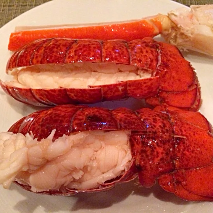 Snapdishの料理写真:Free flow of fresh lobsters in buffet dinner :-)|Doris Wong 🐰さん