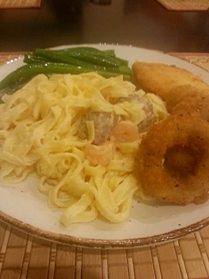 spaghetti, green beans, breaded fish, calamari|ash tamさん