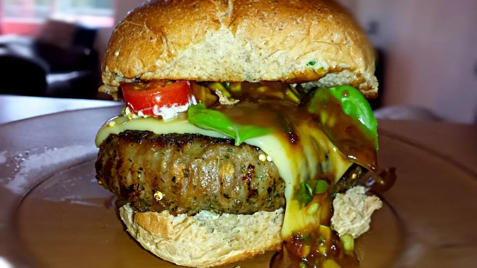 Beef Jalapeño Burger with Sweet Chilli-Mustard sauce, melted Emmental cheese, Basil &Cherry tomatoes|Gabriella Grozevaさん