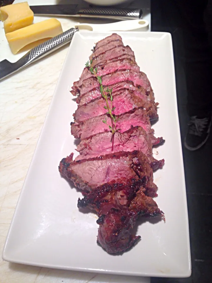 Sliced dry aged ny strip|Sam Wheaterさん