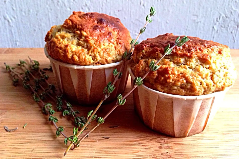 Snapdishの料理写真:Thyme, Yogurt & Oat Muffin|Misstyさん