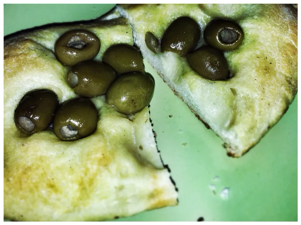 Focaccia alle olive|Sara Derudiさん