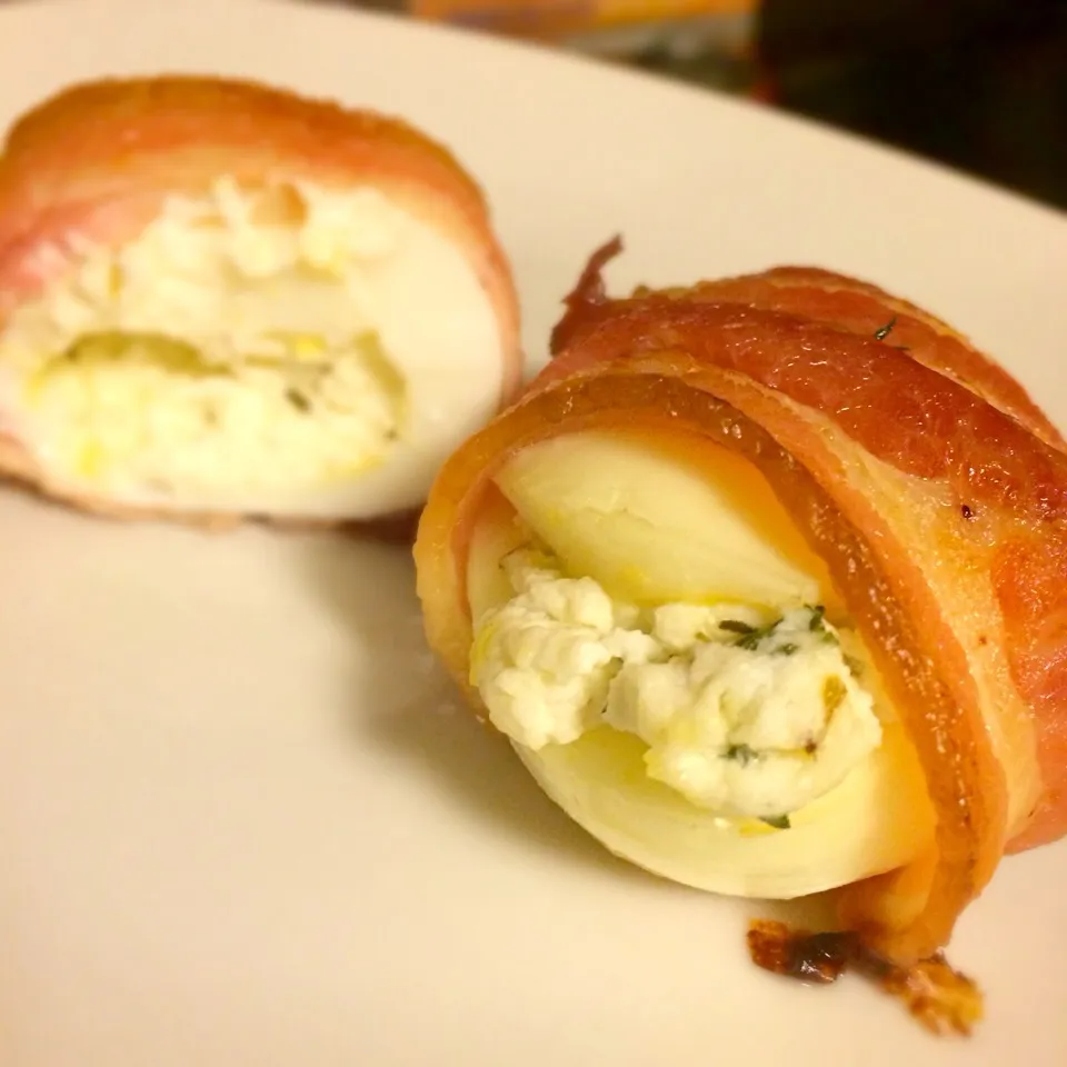 Snapdishの料理写真:Boiled eggs stuffed with cream cheese and thyme, wrapped in bacon|wickedstuffed.comさん