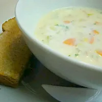 Homemade oatmeal bread and clam chowder.|Ari Inayamaさん