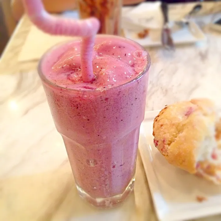 Mixed berry smoothie & berry muffin|mmさん