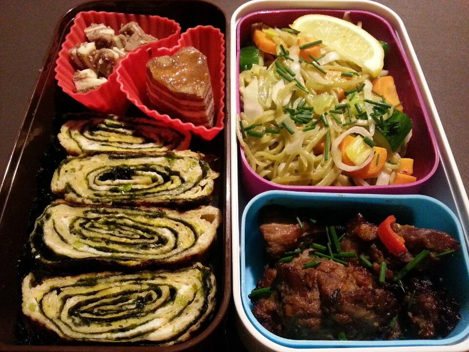 Bento#15: Enjoying Asian flavours in Europe:

Singapore style pork, noodles, nori-tamagoyaki and sweet cake|Frank&Jolanda - Eteninbeeldさん