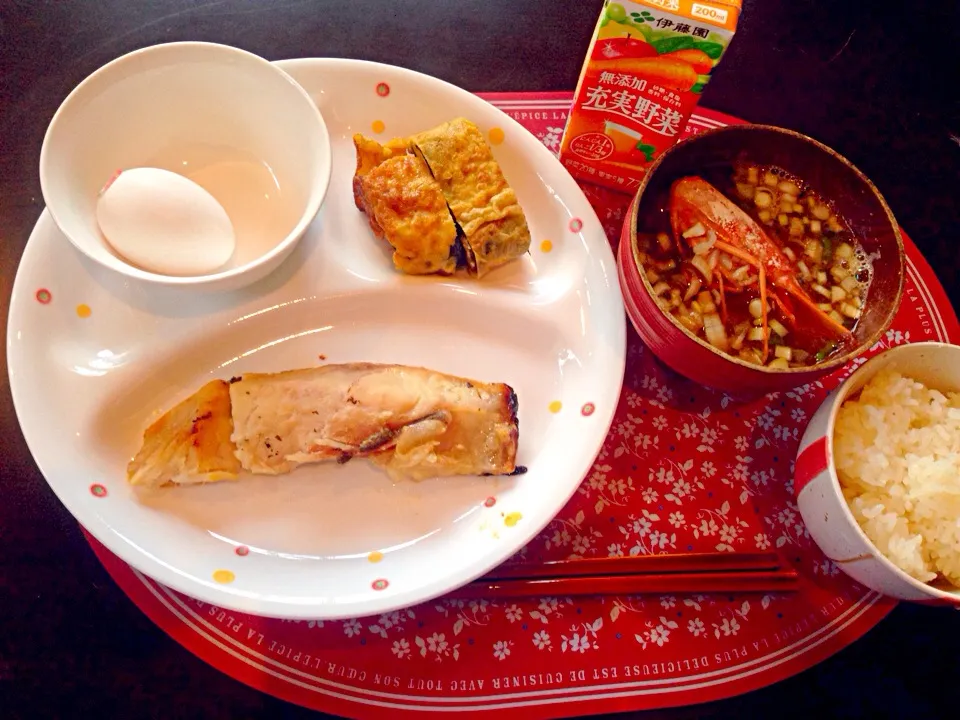 鯛の粕漬け☆卵焼き☆生卵☆海老の味噌汁☆白米|まるこさん