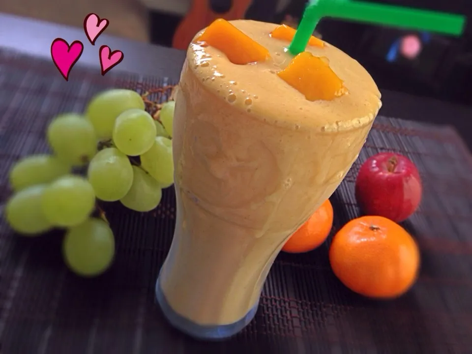 Snapdishの料理写真:Mango Smoothie💛|Lenさん